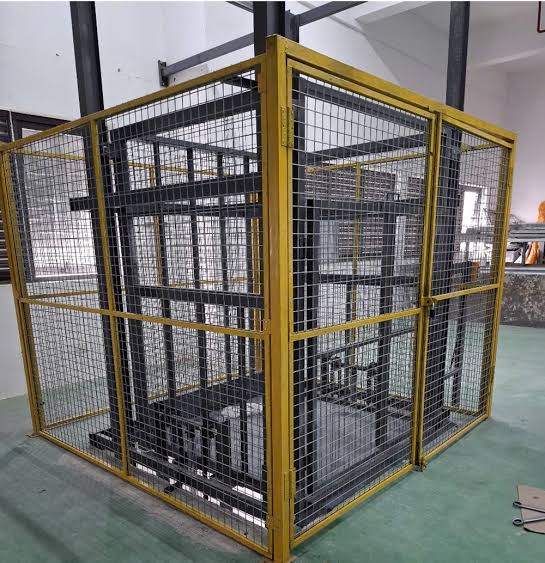Thang nâng hàng CargoLift CG500 - ảnh 2