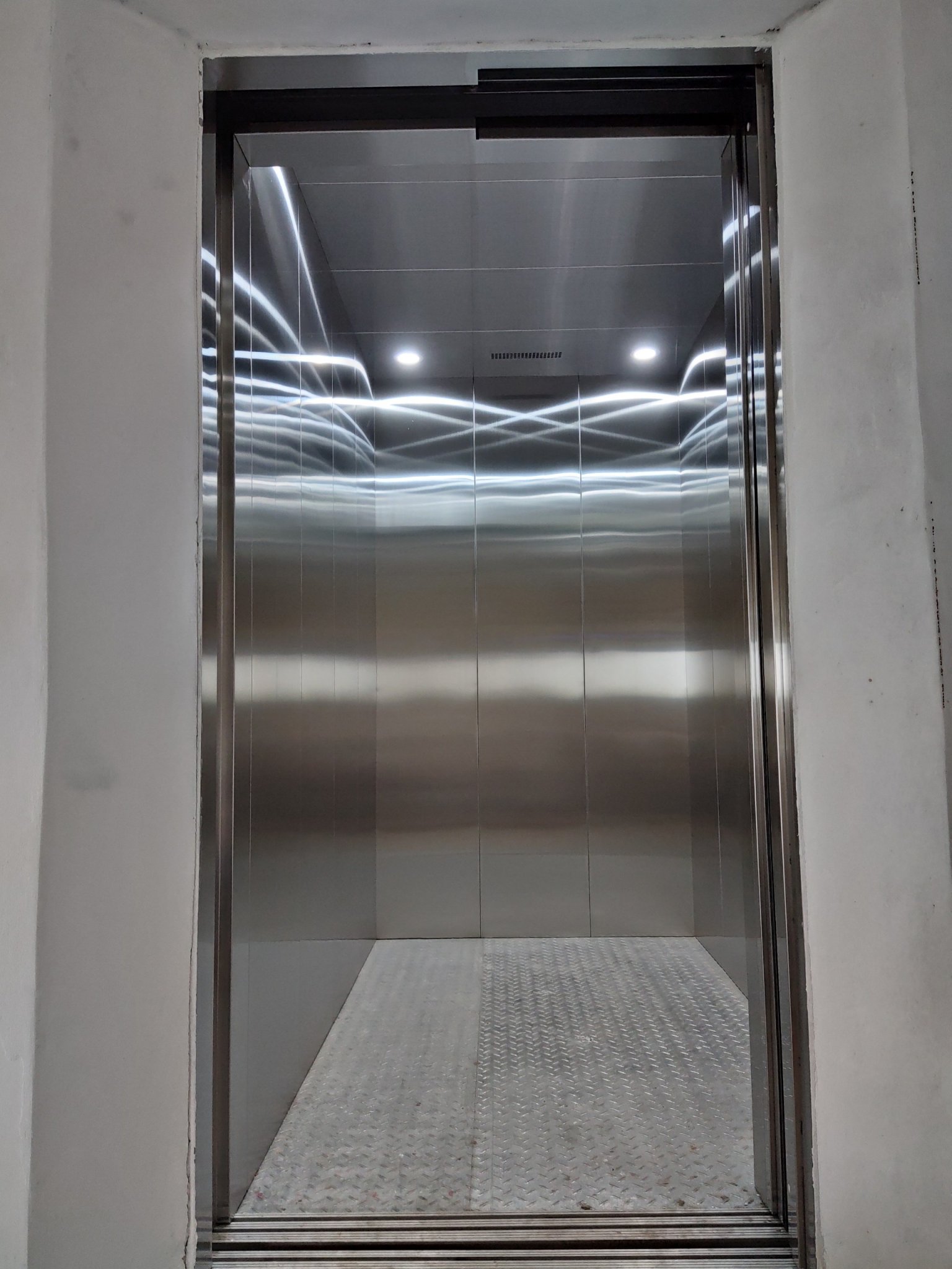Thang nâng hàng CargoLift CG750 - ảnh 3